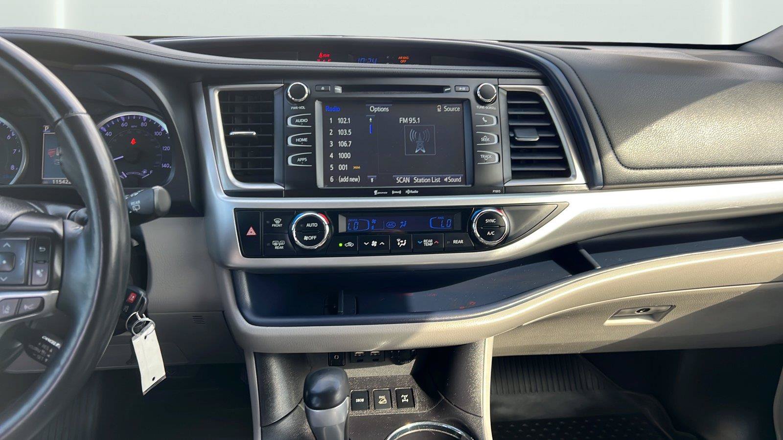 Used 2019 Toyota Highlander Plus AWD/4WD image 11