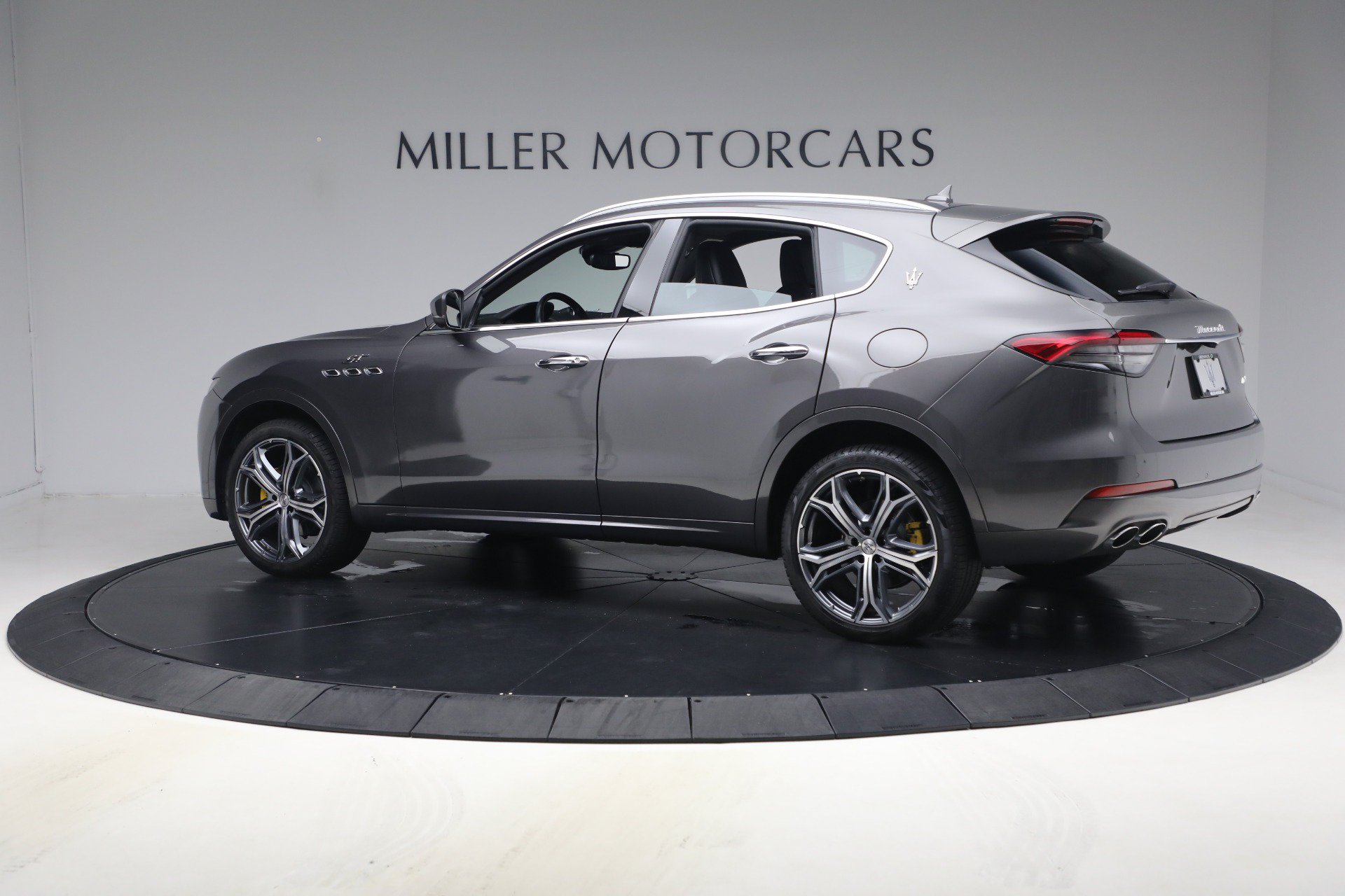 Certified 2023 Maserati Levante GT AWD/4WD image 4