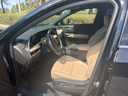 Certified 2024 Cadillac XT4 Luxury FWD image 7