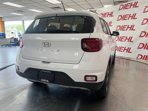 New 2026 Hyundai Venue SEL FWD image 5