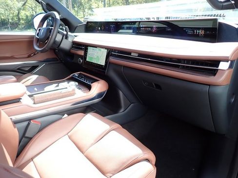 New 2025 Lincoln Navigator Reserve image 12