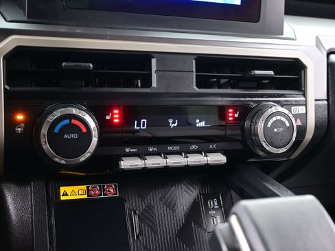 Used 2025 Toyota Tacoma SR5 AWD/4WD image 19