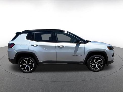 Used 2025 Jeep Compass Limited AWD/4WD image 16