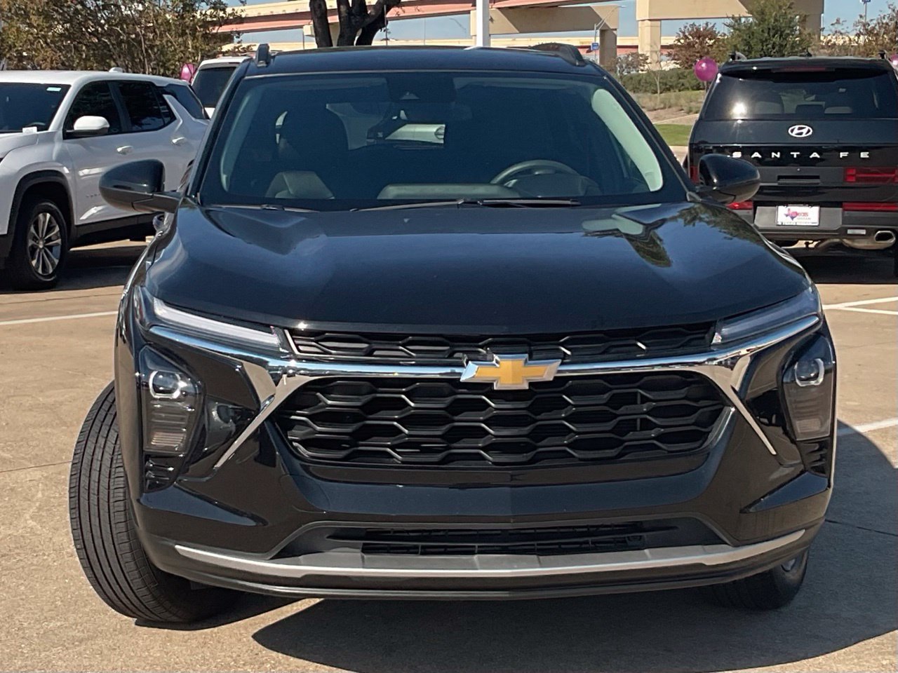 Used 2025 Chevrolet Trax LT FWD image 2