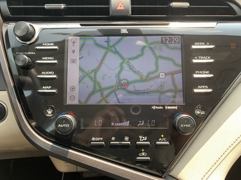 Used 2019 Toyota Camry XLE w/ Navigation Package FWD image 24