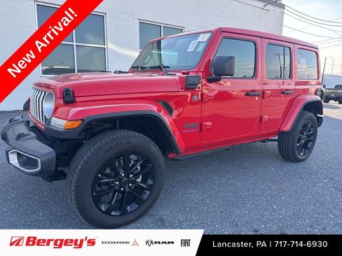 Used 2025 Jeep Wrangler Unlimited Sahara w/ Safety Group image 1