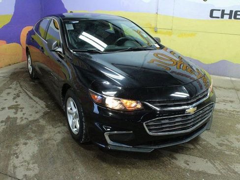 Used 2018 Chevrolet Malibu LS image 2