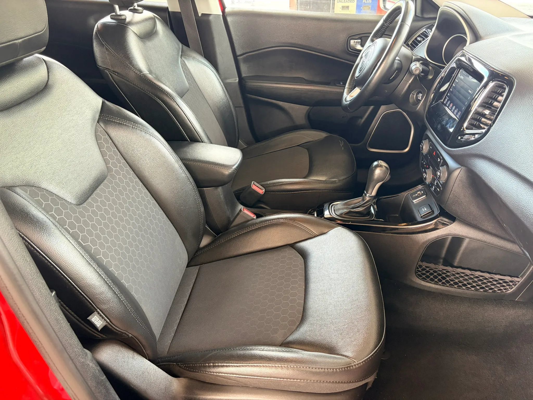 Used 2018 Jeep Compass Latitude w/ Popular Equipment Group FWD image 11