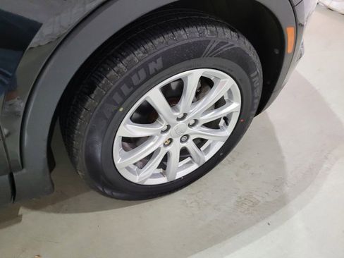 Used 2021 Cadillac XT4 Luxury w/ Driver Awareness Package image 26