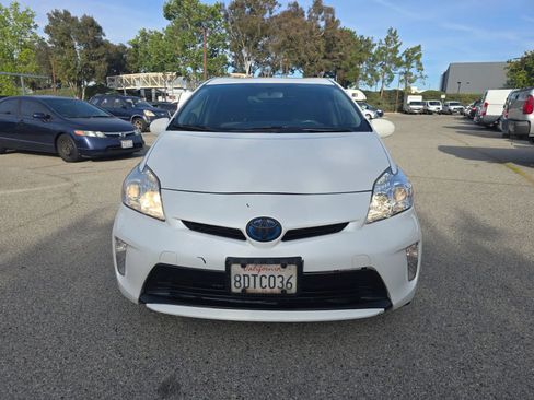 Used 2014 Toyota Prius Two FWD image 2