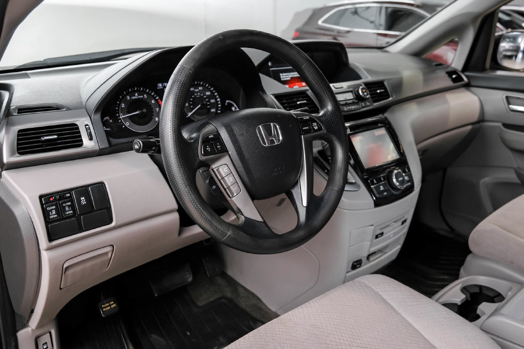 Used 2016 Honda Odyssey SE image 3