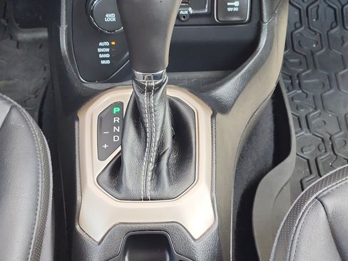 Used 2016 Jeep Renegade Limited image 20