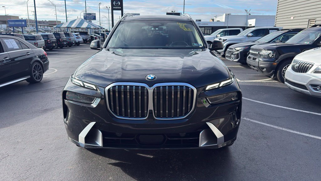 Used 2024 BMW X7 xDrive40i w/ Executive Package AWD/4WD image 3