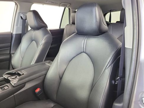 Used 2025 Toyota Grand Highlander AWD image 21