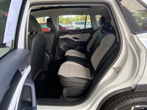 Certified 2025 Volkswagen Tiguan SE w/ Panoramic Sunroof Package AWD/4WD image 37