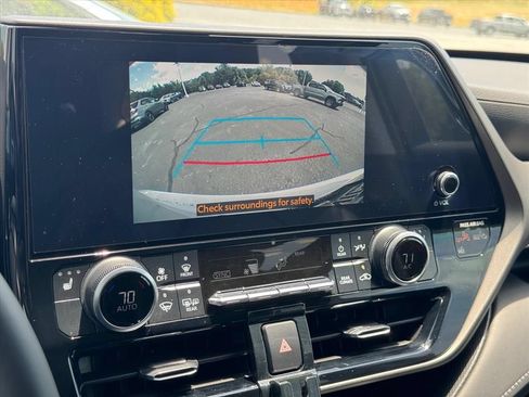 Used 2023 Toyota Highlander XLE FWD image 26