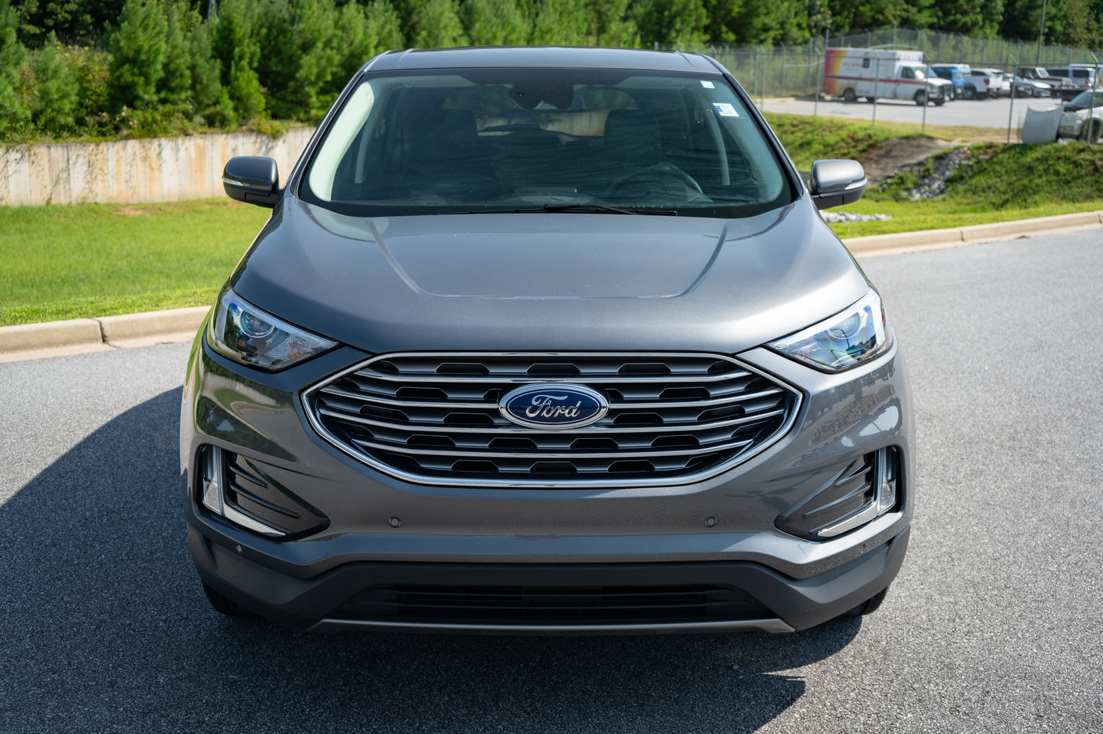 Used 2024 Ford Edge Titanium AWD/4WD image 2