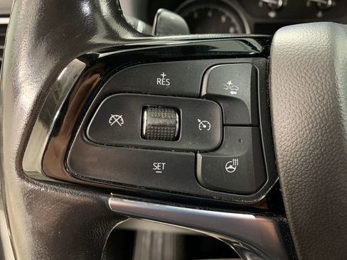 Used 2022 Buick Enclave Essence image 11