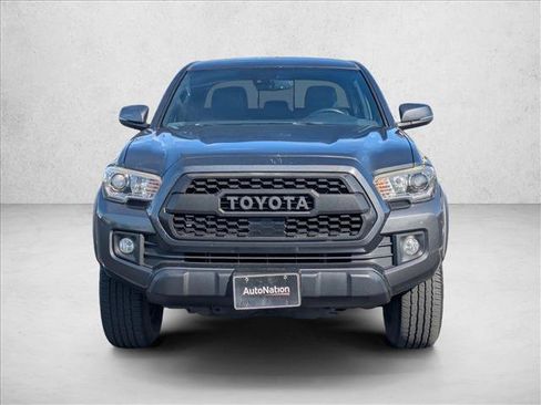 Used 2018 Toyota Tacoma TRD Off-Road w/ Technology Package AWD/4WD image 2