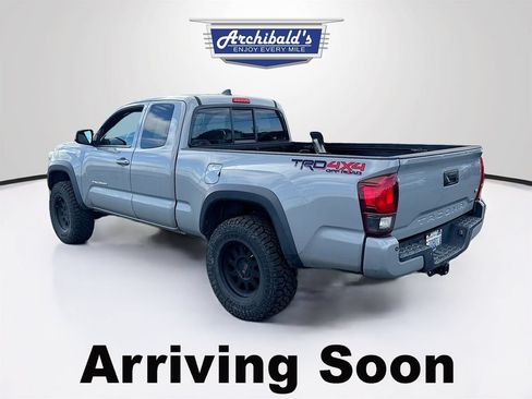 Used 2018 Toyota Tacoma TRD Off-Road w/ Exterior Package AWD/4WD image 3
