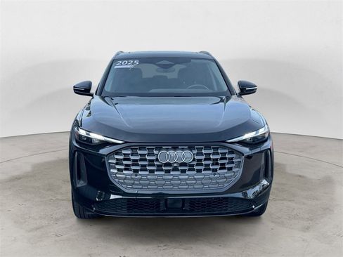 Used 2025 Audi Q5 Premium w/ Convenience Package image 2