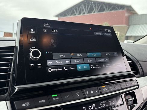 Used 2025 Honda Odyssey Touring image 13