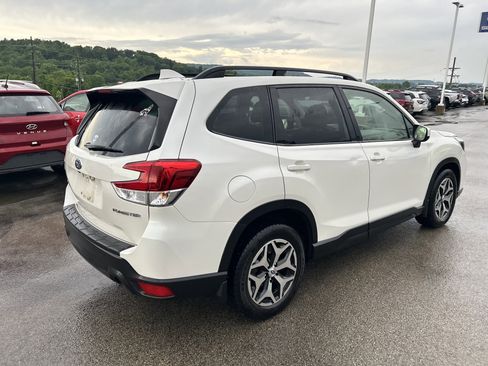 Used 2019 Subaru Forester Premium AWD/4WD image 5