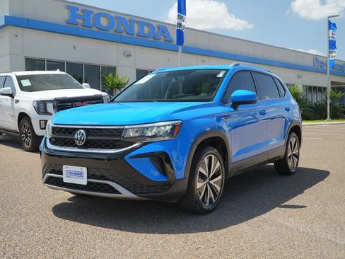 Used 2022 Volkswagen Taos SE w/ Panoramic Sunroof Package image 1