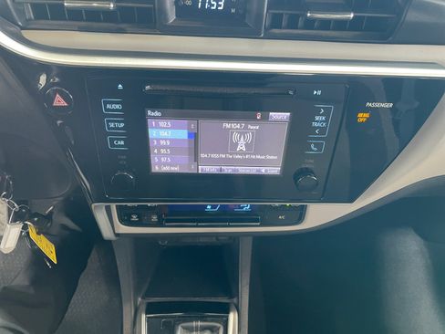 Used 2017 Toyota Corolla LE image 12