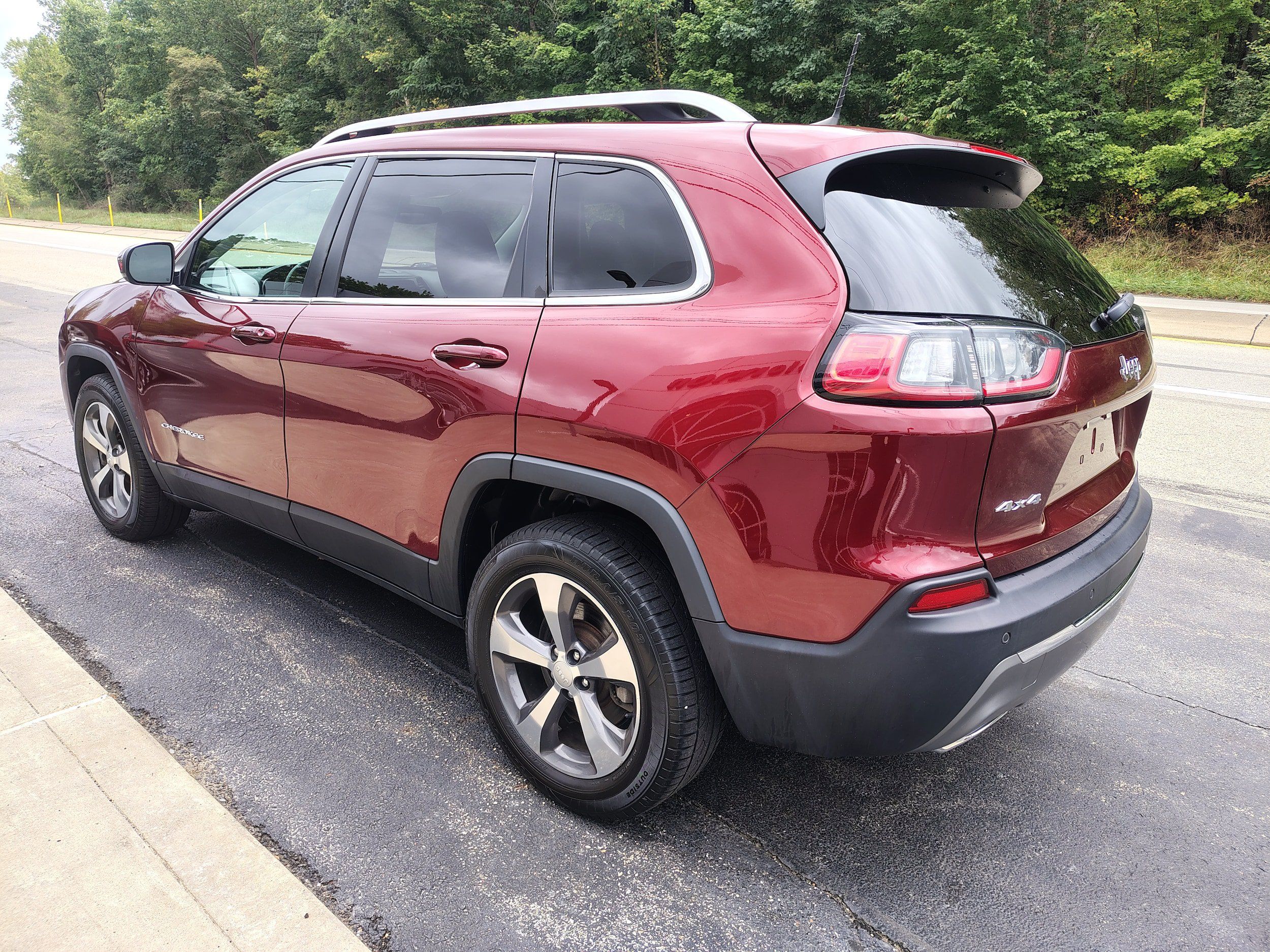 Used 2019 Jeep Cherokee Limited AWD/4WD image 7