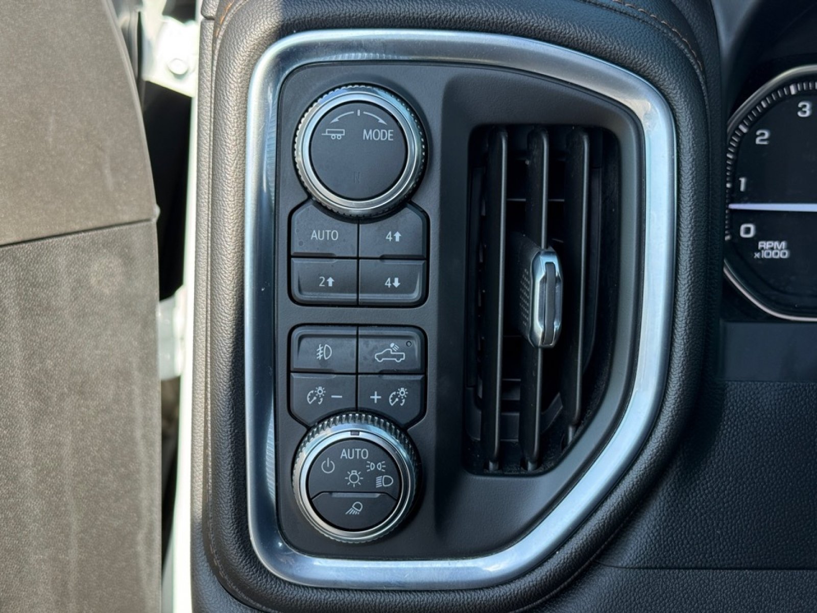 Used 2022 GMC Sierra 2500 AT4 w/ AT4 Preferred Package AWD/4WD image 33