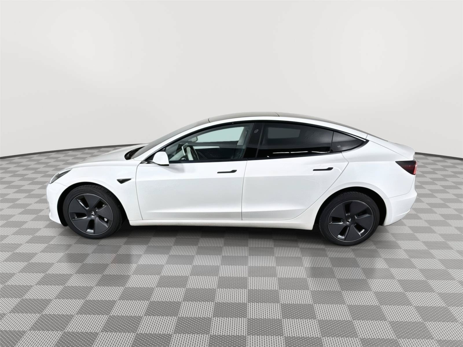 Used 2023 Tesla Model 3 Standard Range RWD image 2