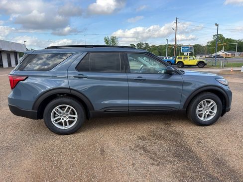 New 2026 Ford Explorer Active RWD image 6