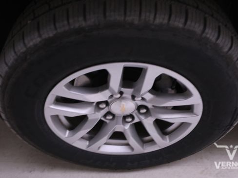 Used 2024 Chevrolet Suburban LT w/ Luxury Package image 10