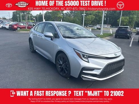 Used 2025 Toyota Corolla SE FWD image 1
