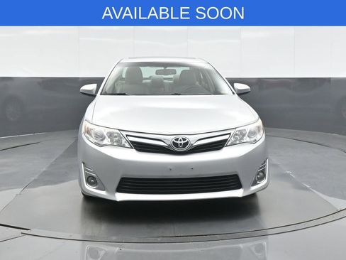 Used 2014 Toyota Camry XLE w/ Leather Package image 2