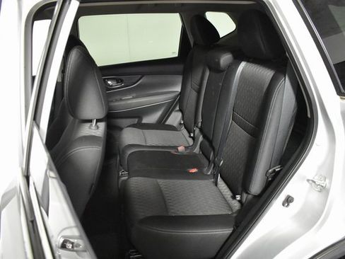 Used 2018 Nissan Rogue SV image 27