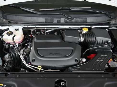 Used 2024 Chrysler Pacifica Touring-L image 20