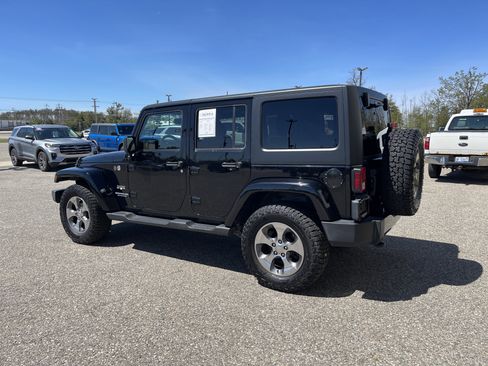 Used 2017 Jeep Wrangler Unlimited Sahara AWD/4WD image 5