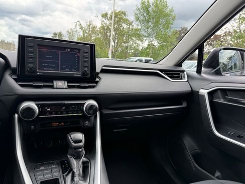 Certified 2021 Toyota RAV4 LE AWD/4WD image 19