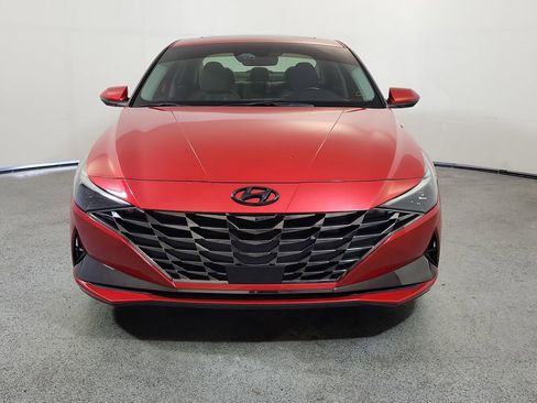 Used 2023 Hyundai Elantra Limited w/ Preferred Accessory Package FWD image 2