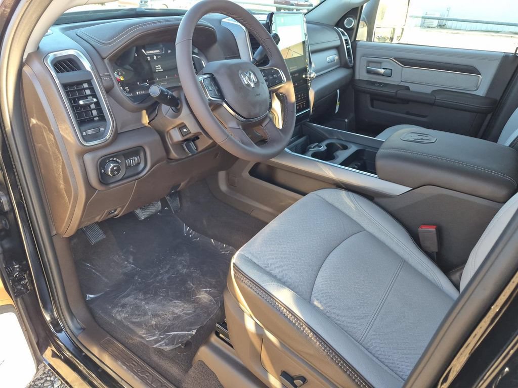New 2026 RAM 2500 Laramie AWD/4WD image 12
