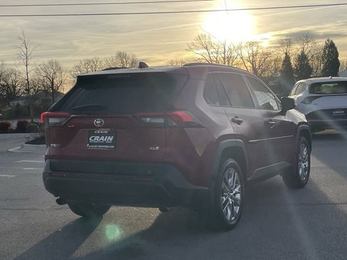 Used 2021 Toyota RAV4 XLE Premium image 7