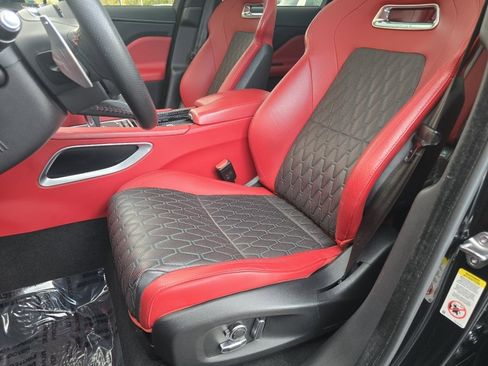 Used 2020 Jaguar F-PACE SVR image 39