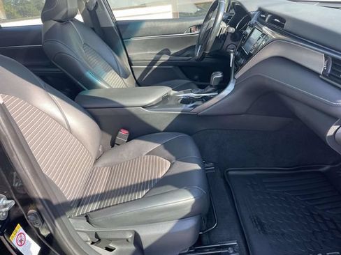 Used 2019 Toyota Camry SE FWD image 9