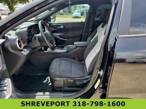 Used 2024 Chevrolet Trax RS w/ Sunroof Package FWD image 10