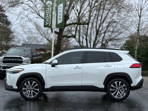 Certified 2022 Toyota Corolla Cross XLE w/ Convenience Package image 2