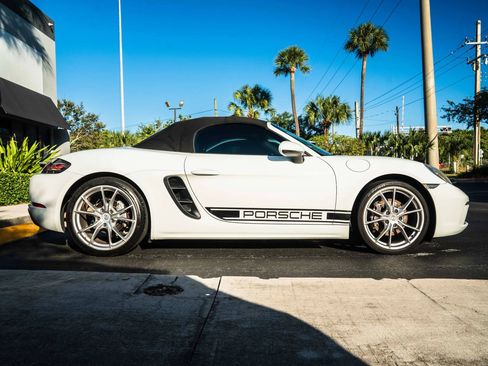 Used 2017 Porsche 718 Boxster RWD image 17