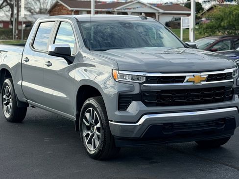 Used 2024 Chevrolet Silverado 1500 LT image 3