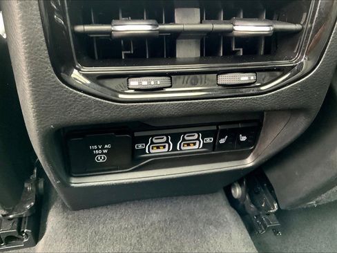 Certified 2025 Jeep Grand Cherokee Limited AWD/4WD image 33